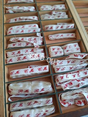 画像42: アンティークイニシャルテープキャビネット