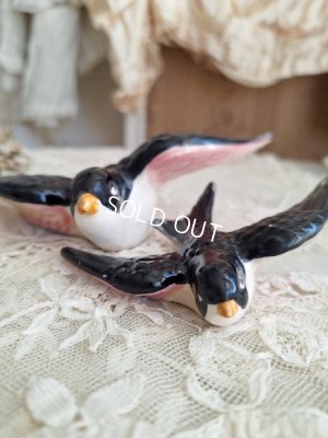 画像4: アンティーク陶器ツバメ2羽セット