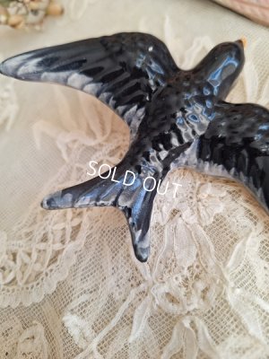 画像10: アンティーク陶器ツバメ2羽セット