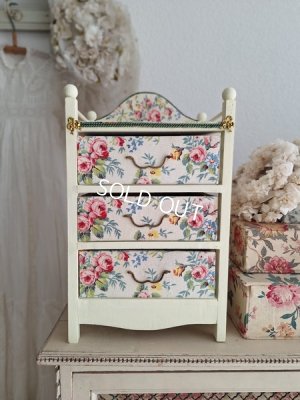 cartonnagechest