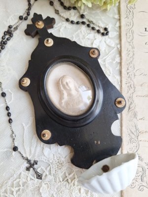 medaillonholywaterbasin