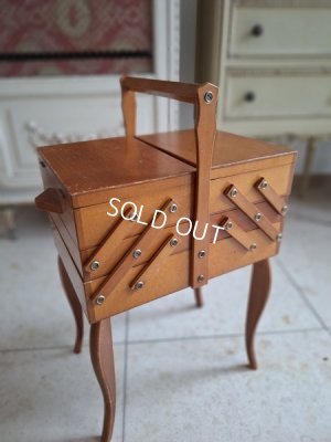 antiquesewingbox