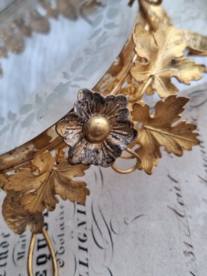 画像2: アンティークマリエガラス製台座