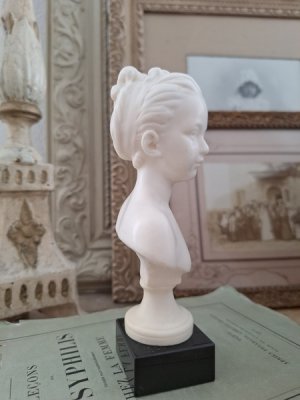 画像10: Louise Brongniar胸像