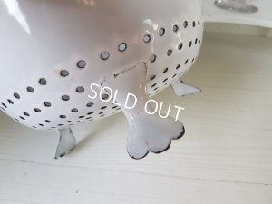 画像2: 白いホーロー猫脚コランダー