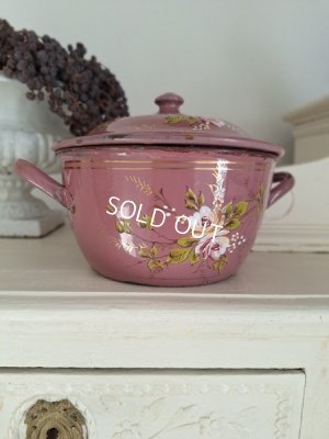 antiqueenamelcasserole