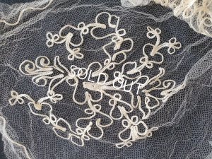 画像10: ベール付きワックスフラワーティアラ