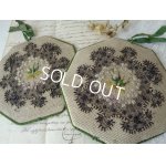 画像: すみれ刺繍ウォールデコレーション