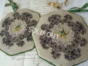 画像1: すみれ刺繍ウォールデコレーション