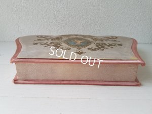 画像10: 犬を抱く女性柄ボックス