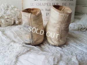 画像6: 白いボタンアップシューズ