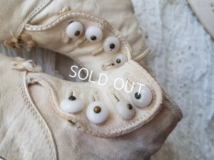 画像2: 白いボタンアップシューズ