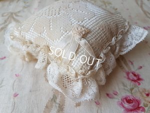 画像3: アンティークレースクッション