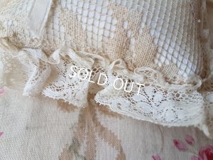 画像2: アンティークレースクッション