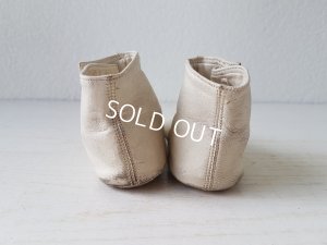 画像5: 白いボタンアップシューズ