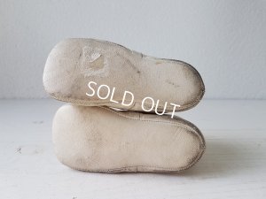 画像7: 白いボタンアップシューズ