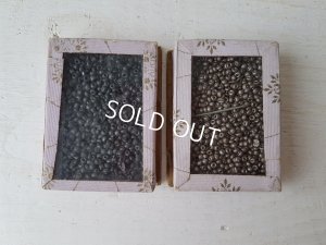 画像2: ガラス蓋の紙箱付ビーズ2箱セット