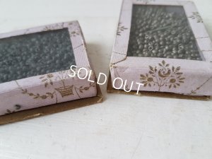 画像8: ガラス蓋の紙箱付ビーズ2箱セット