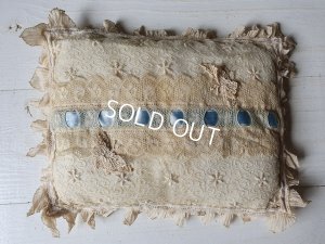 画像2: アンティークレースクッション