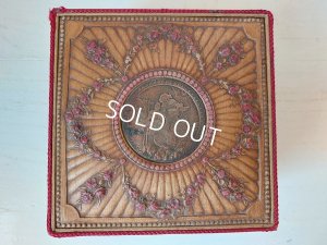 画像2: クッション付きローズガーランドボックス