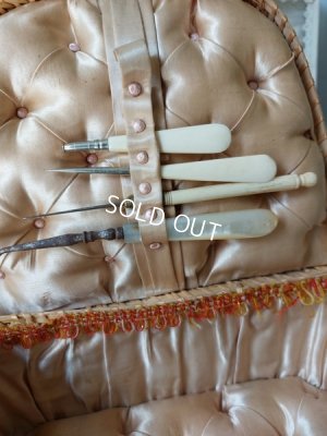 画像2: アンティークソーイングバスケット