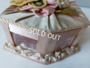 画像10: アンティーク布花装飾のガラスケース