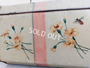 画像14: アンティークリボンと花柄ブリキバスケット