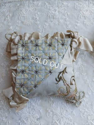 画像2: アンティーク刺繍クッション