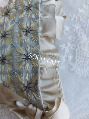 画像14: アンティーク刺繍クッション