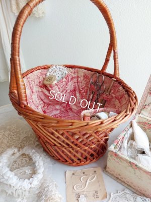 antiquesewingbasket