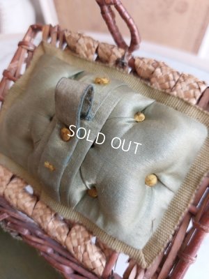 画像5: アンティーククッション付ソーイングバスケット