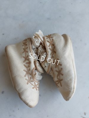 画像8: アンティーク白いベビーシューズ