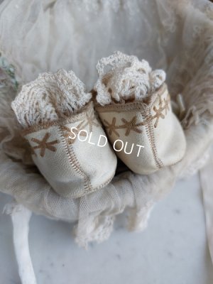 画像12: アンティーク白いベビーシューズ