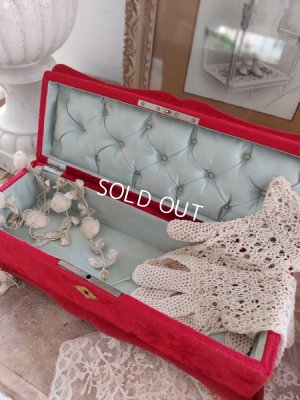 antiquehandglovesbox