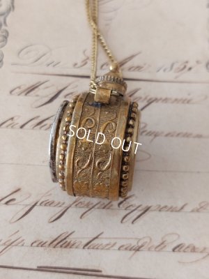 画像9: マザーオブパールパフュームボトル