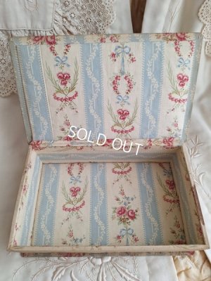 画像2: アンティークローズ柄カルトナージュボックス