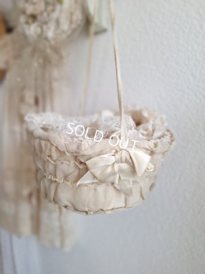 antiqueweddinggirlbasket