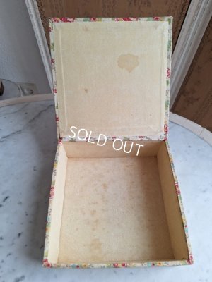 画像4:  アンティーク花柄カルトナージュボックス