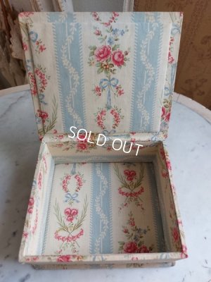画像2: アンティークローズ柄カルトナージュボックス