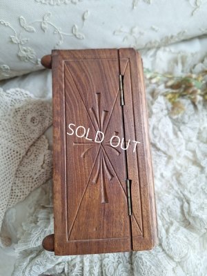 画像10: アンティーククッション付きウッドボックス