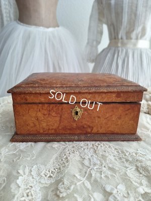 画像10: アンティーククッション付きボックス
