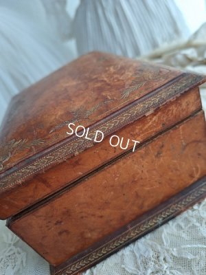 画像14: アンティーククッション付きボックス