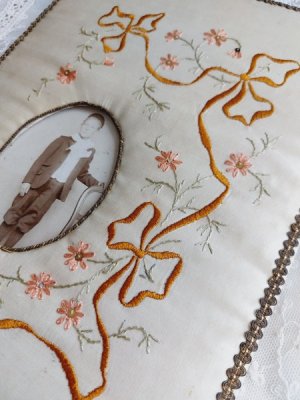 画像4: アンティークシルクフォトスタンド