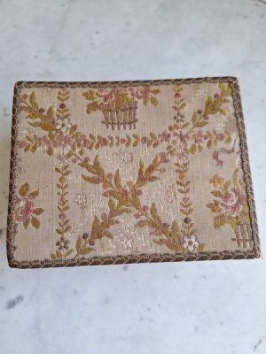 画像2: 花かご柄カルトナージュボックス