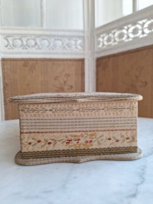 画像5: ツール付アンティークカルトナージュボックス