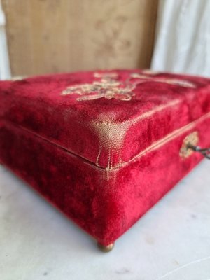 画像18: アンティーククッション付ボックス