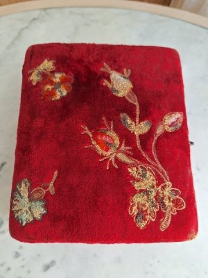 画像2: アンティーククッション付ボックス