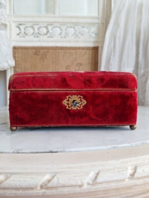 画像13: アンティーククッション付ボックス