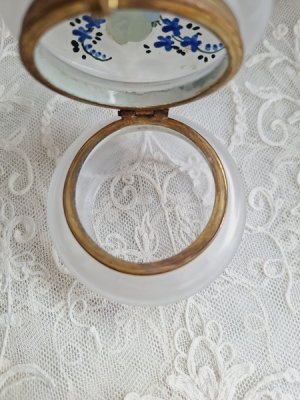 画像4: アンティークガラスパウダージャー