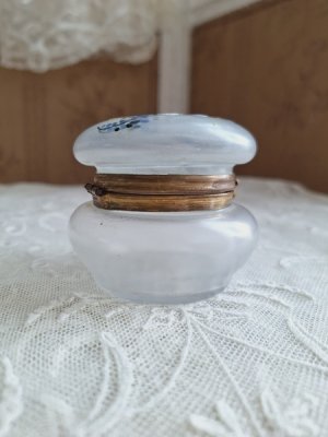 画像7: アンティークガラスパウダージャー